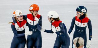 Shorttracksters tijdens halve finale 3000m relay